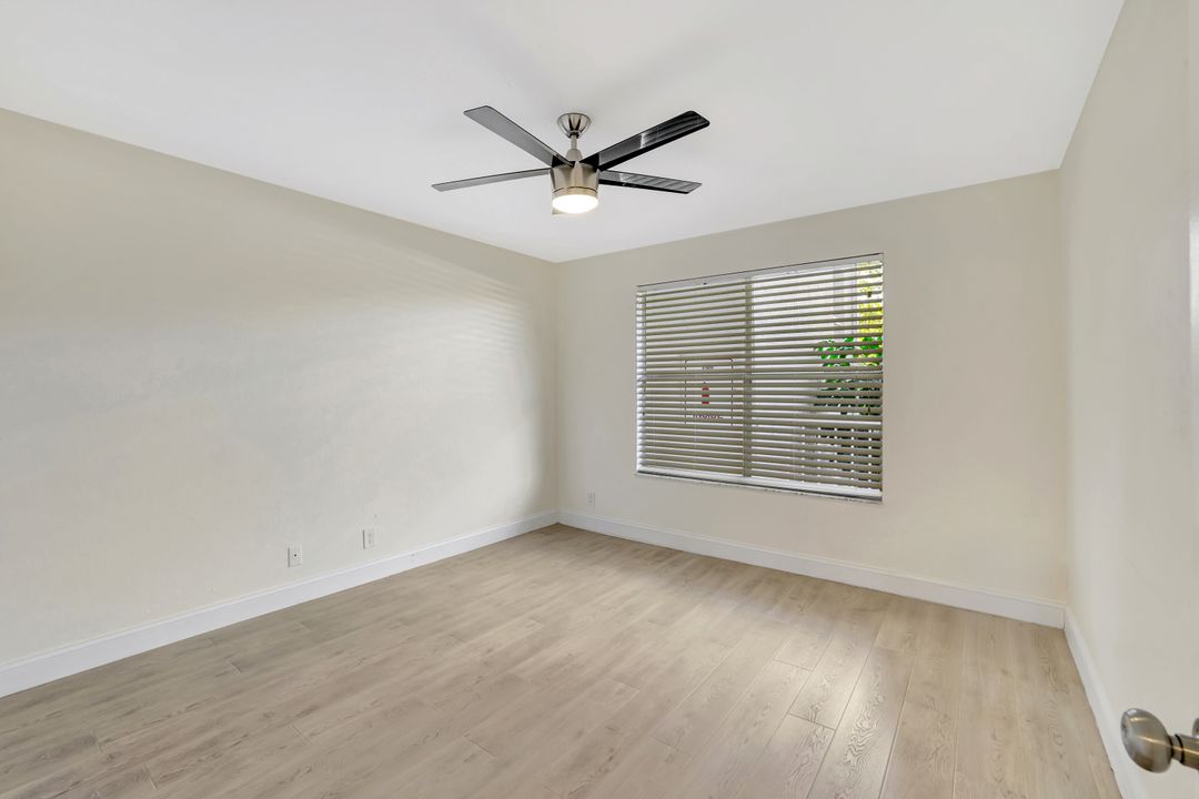 340 Horse Creek Dr #207, Naples, FL 34110