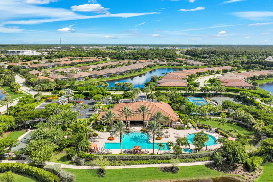 8362 Viale Cir, Naples, FL 34114