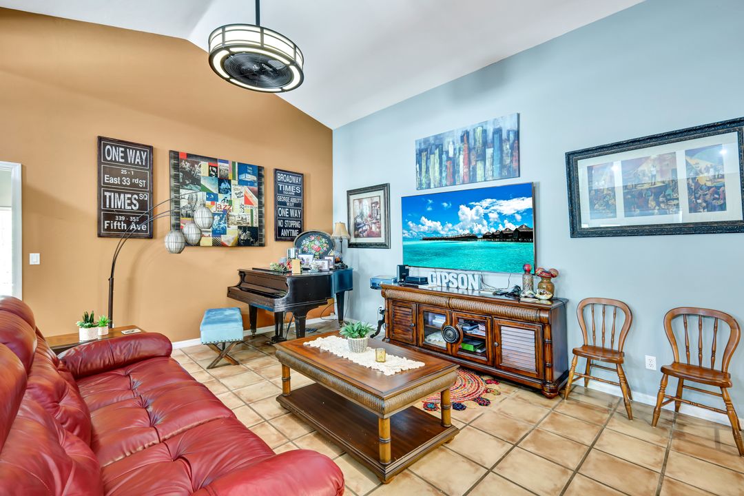 350 Henley Dr, Naples, FL 34104