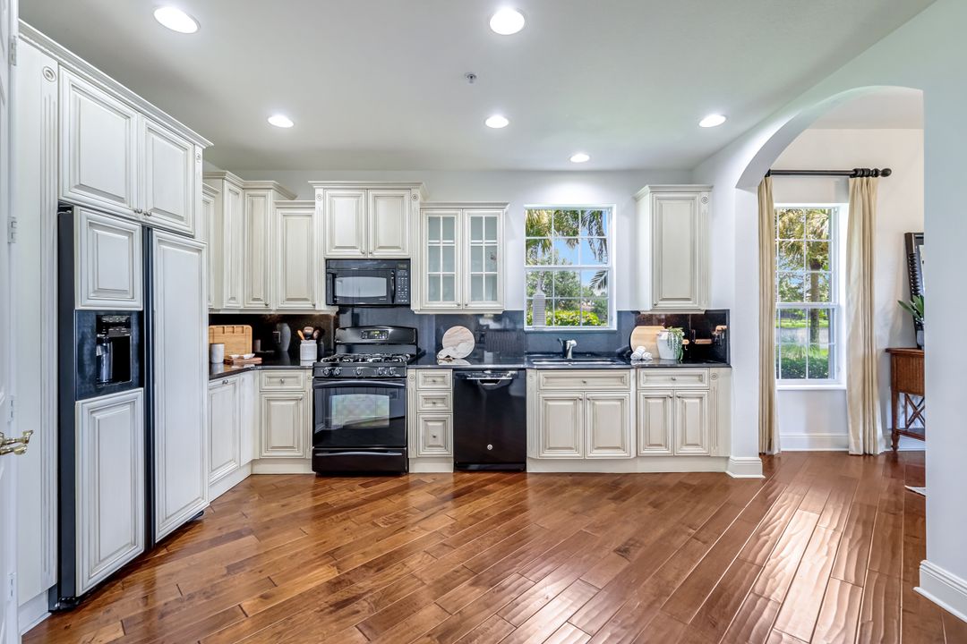 3164 Serena Ln #101, Naples, FL 34114