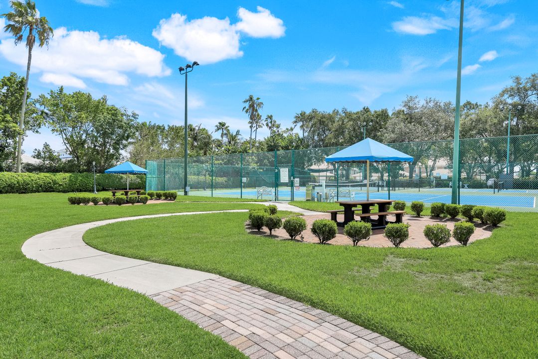 6956 Lone Oak Blvd, Naples, FL 34109