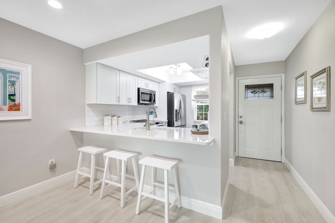1004 Pine Isle Ln, Naples, FL 34112