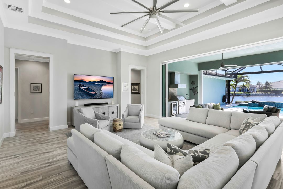 6072 Lucaya Wy, Naples, FL 34112