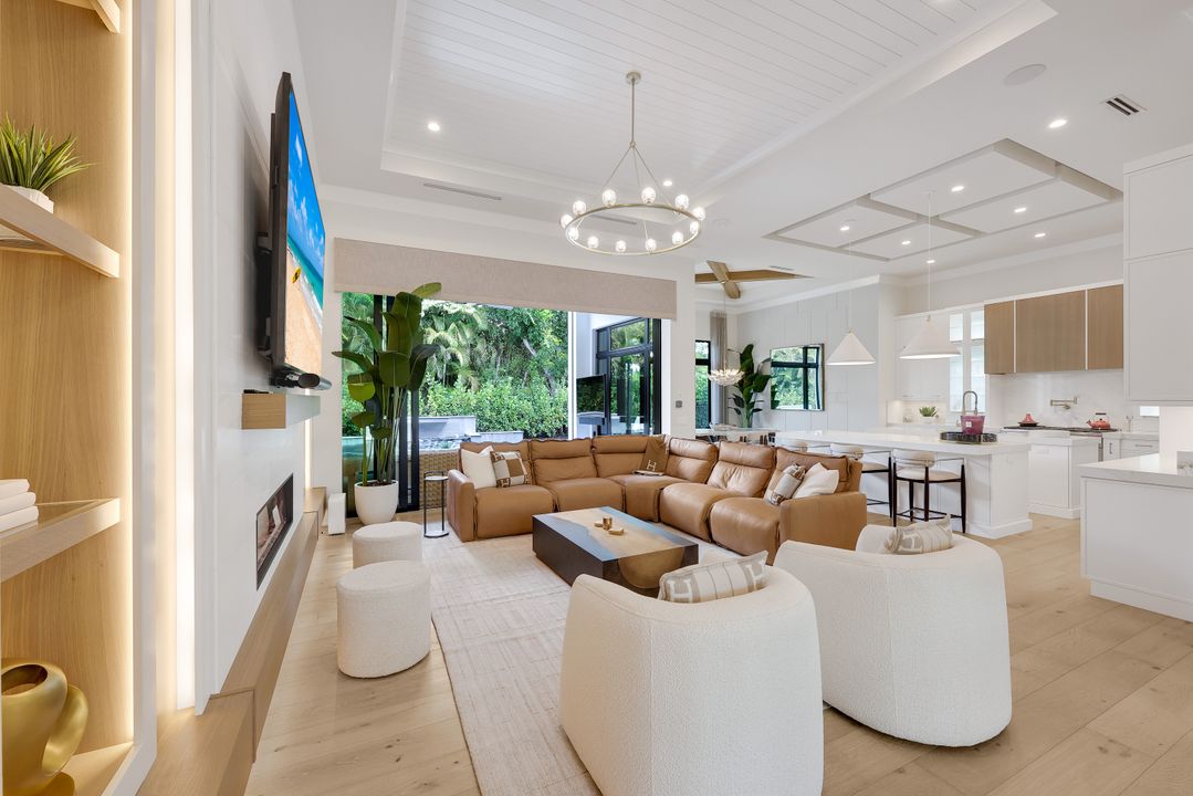 767 Park Shore Dr, Naples, FL 34103