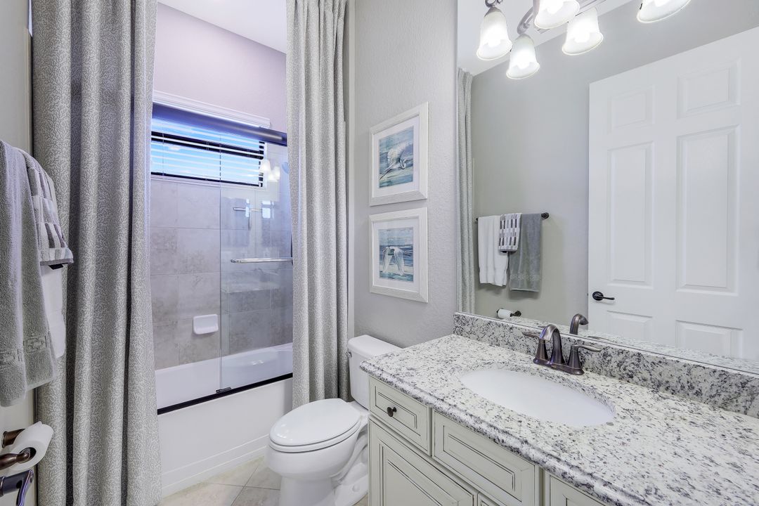 2939 Aviamar Cir, Naples, FL 34114