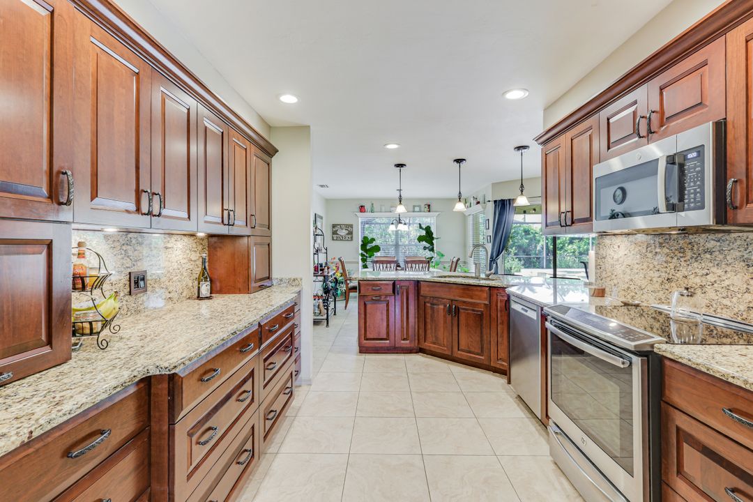 1820 SW 51st St, Cape Coral, FL 33914