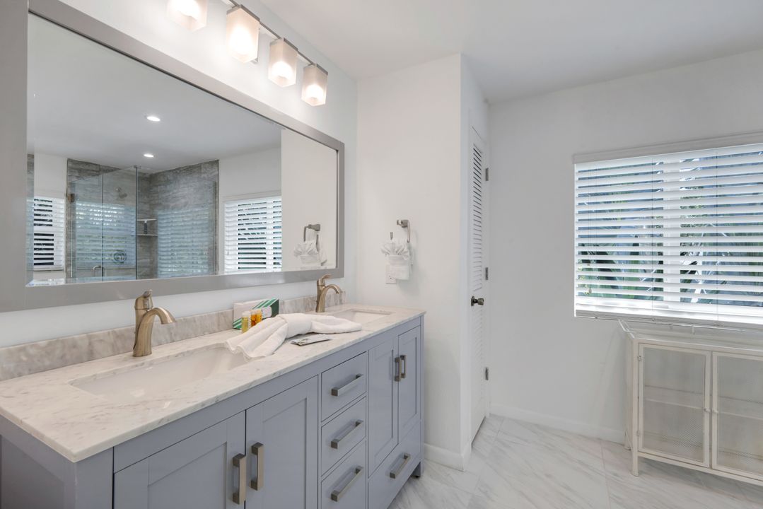673 E Rocks Dr, Sanibel, FL 33957