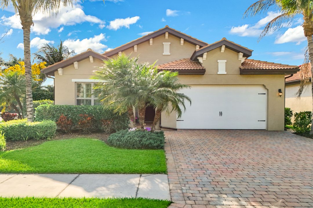 16357 Aberdeen Wy, Naples, FL 34110