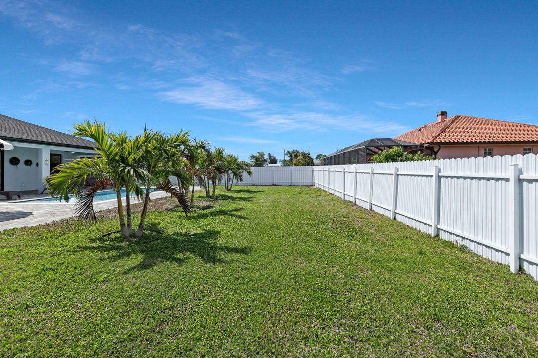 913 Embers Pkwy W, Cape Coral, FL 33993