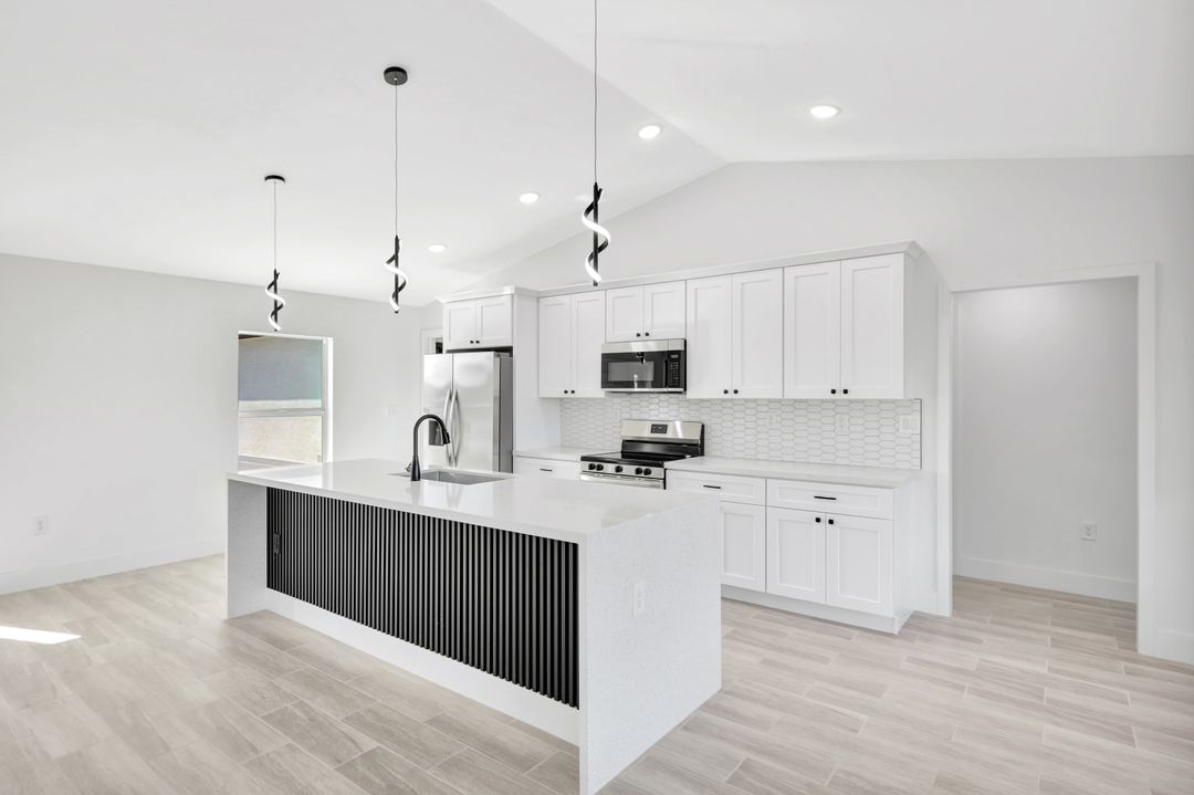 1729 NE 23rd St, Cape Coral, FL 33909