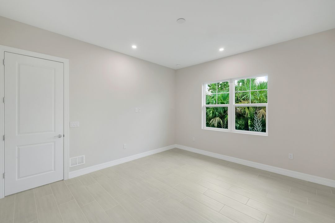 280 Antilles Wy E #101, Naples, FL 34112