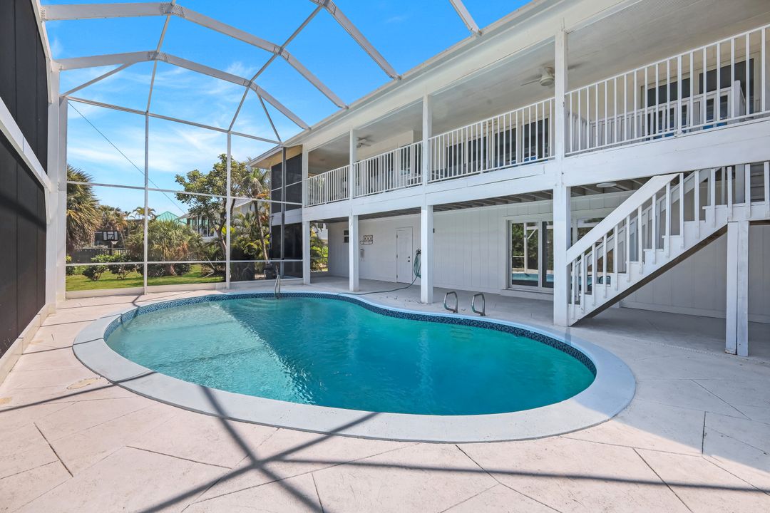 673 E Rocks Dr, Sanibel, FL 33957