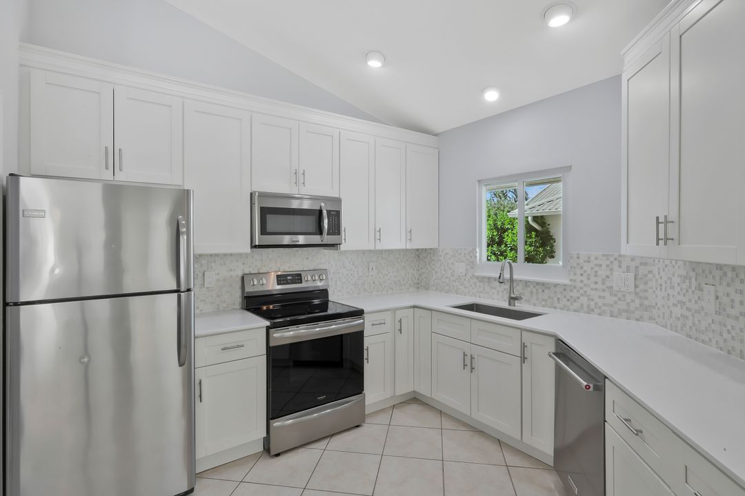 11054 Linnet Ln, Naples, FL 34119