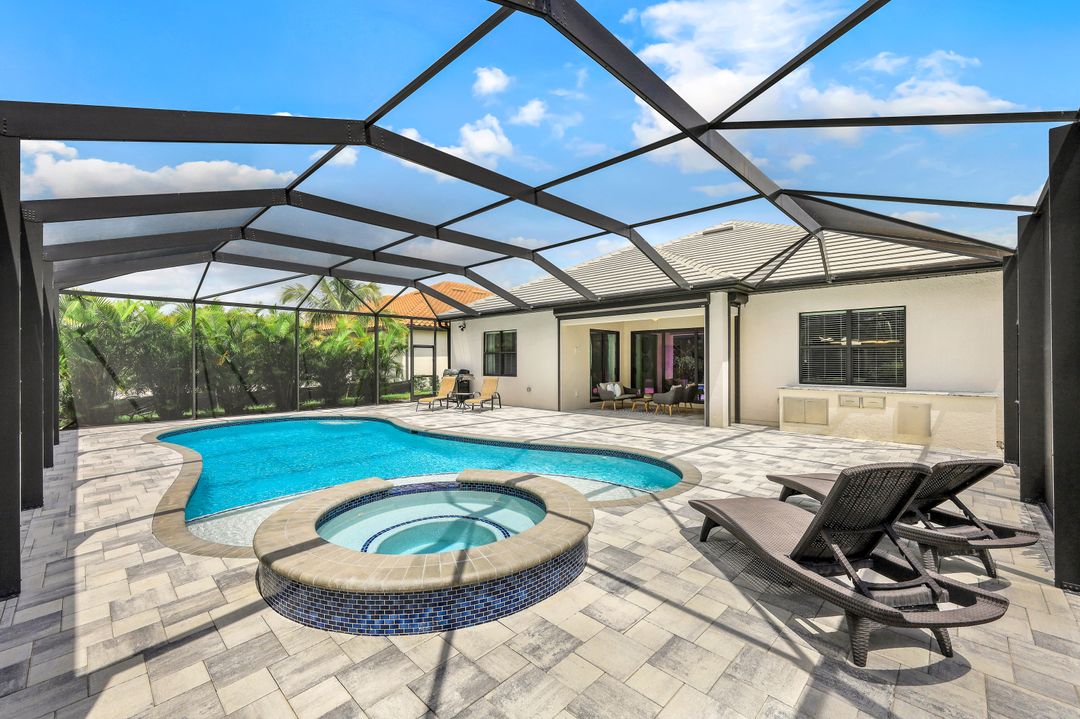 2130 Antigua Ln, Naples, FL 34120