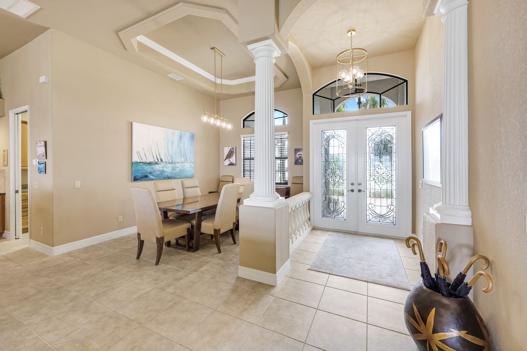 1028 Dolphin Dr, Cape Coral, FL 33904