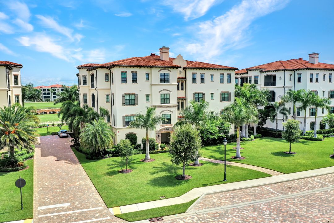 16387 Viansa Wy #302, Naples, FL 34110