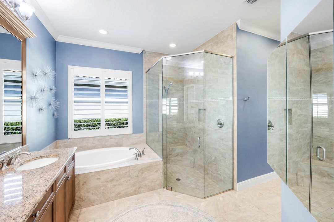 11925 Heather Woods Ct, Naples, FL 34120