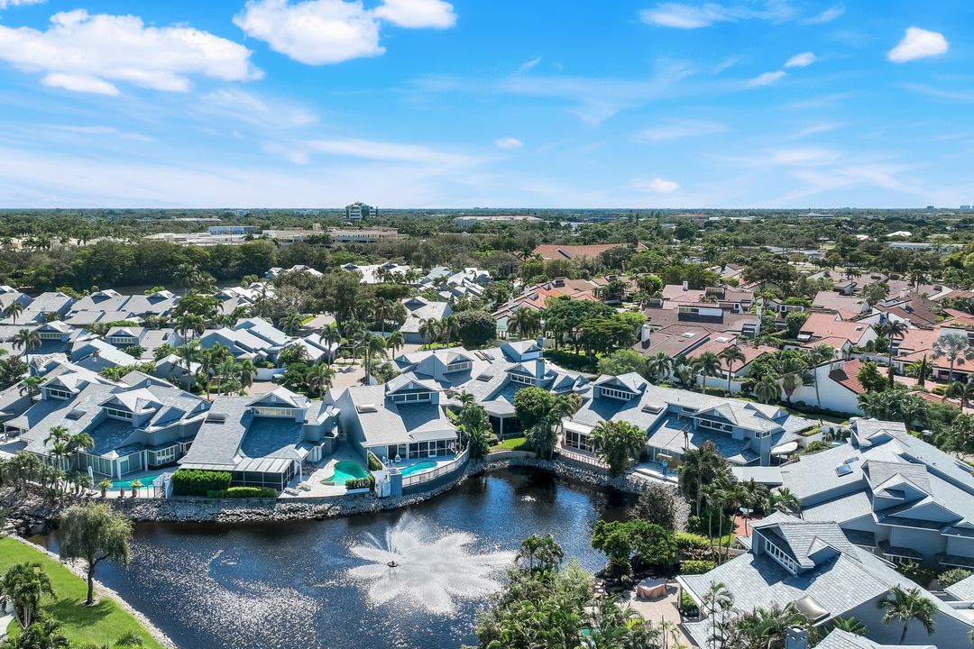 635 Bridge Way Ln, Naples, FL 34108