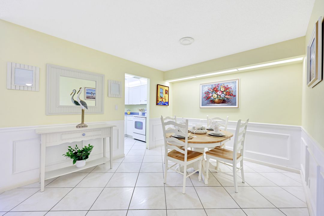 2000 Alamanda Dr #104, Naples, FL 34102