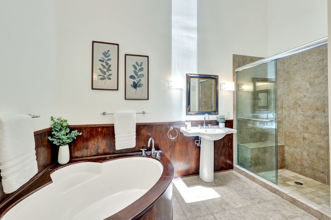 2811 Aintree Ln  #E204, Naples, FL 34112