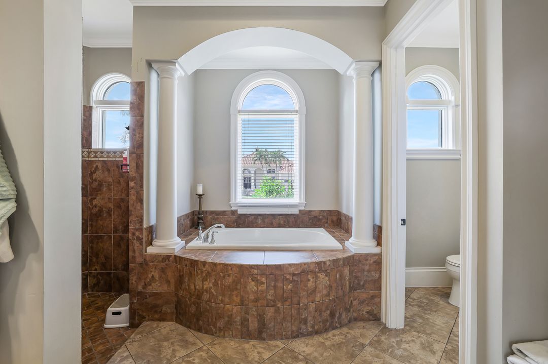 541 Taylor Ct, Marco Island, FL 34145