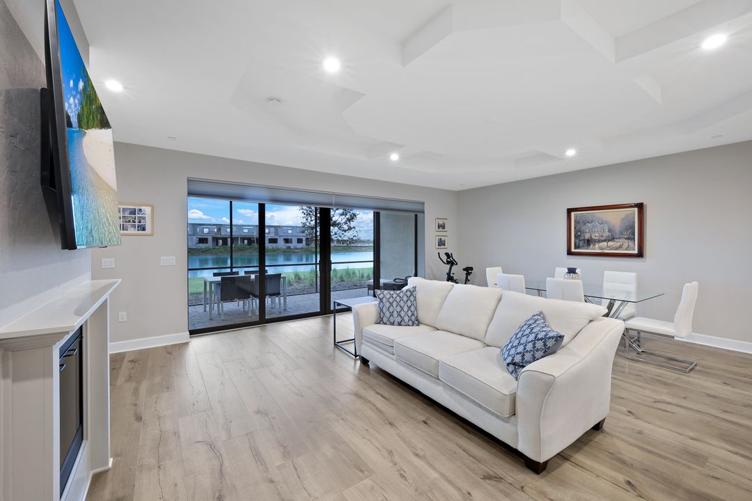 15261 Zeno Wy #102, Naples, FL 34114