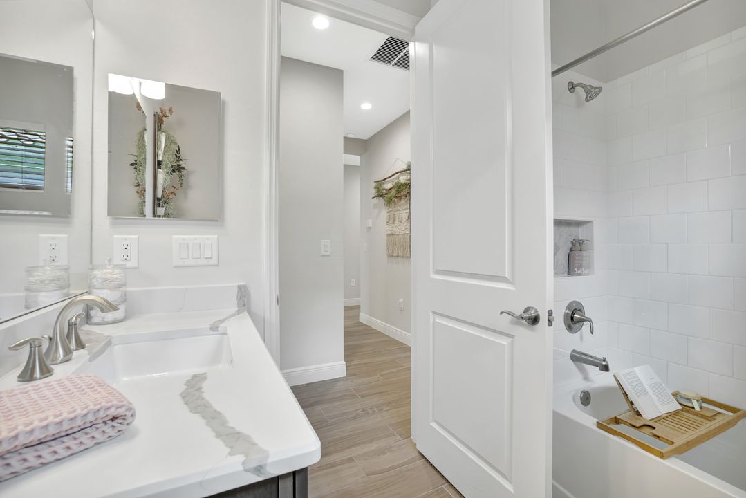 4621 Centaurus Cir, Naples, FL 34120