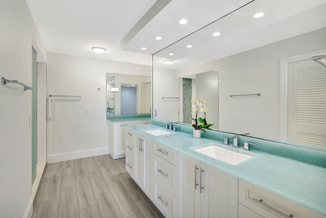 4401 Gulf Shore Blvd N #205, Naples, FL 34103