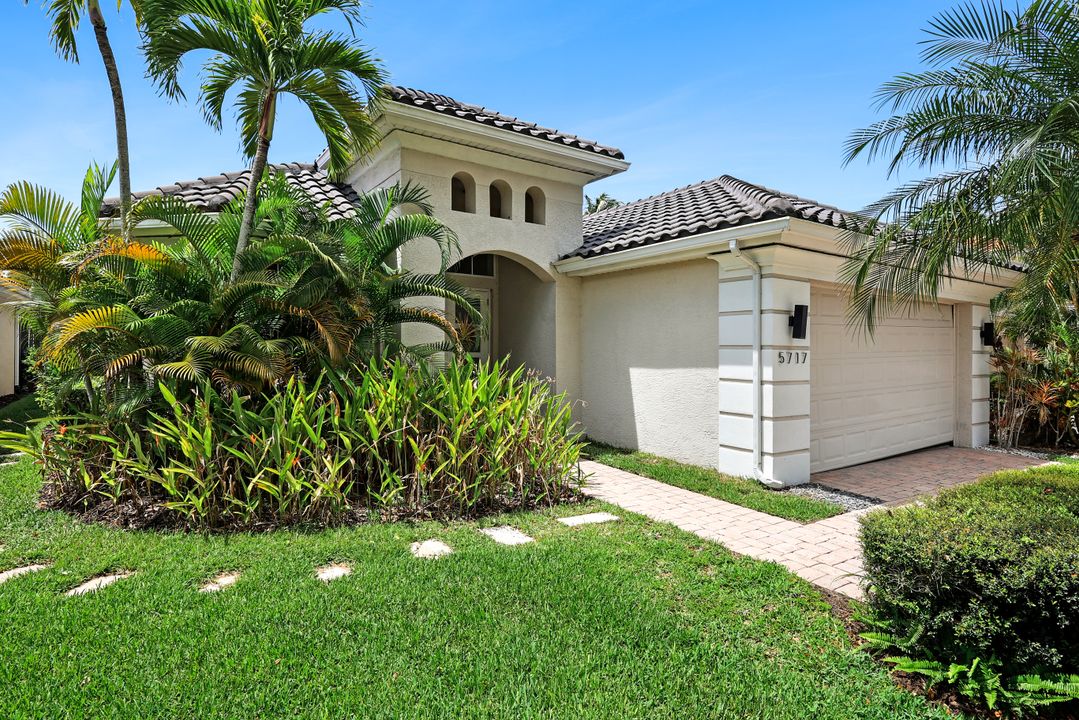 5717 Lago Villaggio Way, Naples, FL 34104
