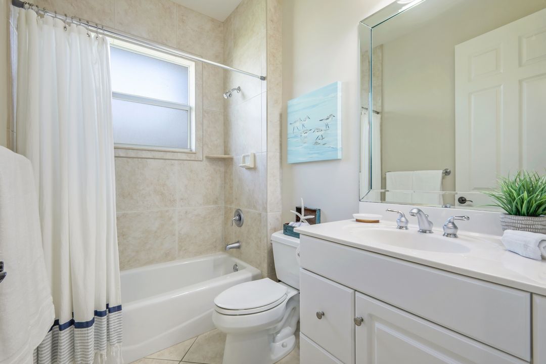 687 106th Ave N, Naples, FL 34108