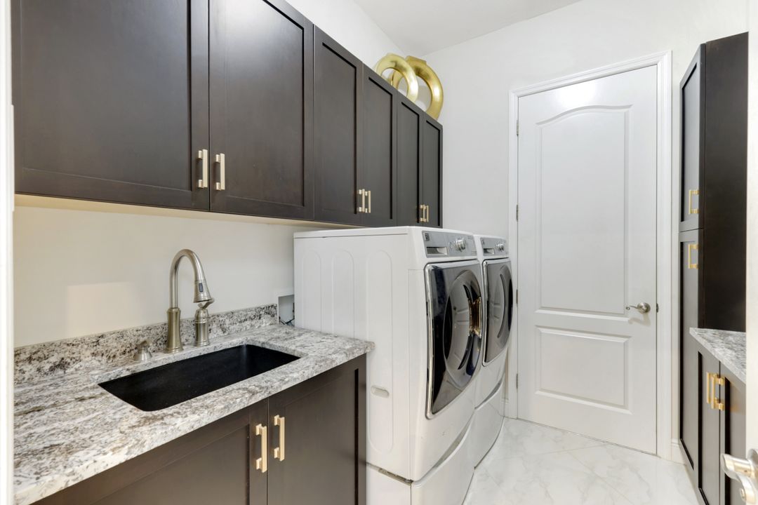 27080 Flamingo Dr, Bonita Springs, FL 34135