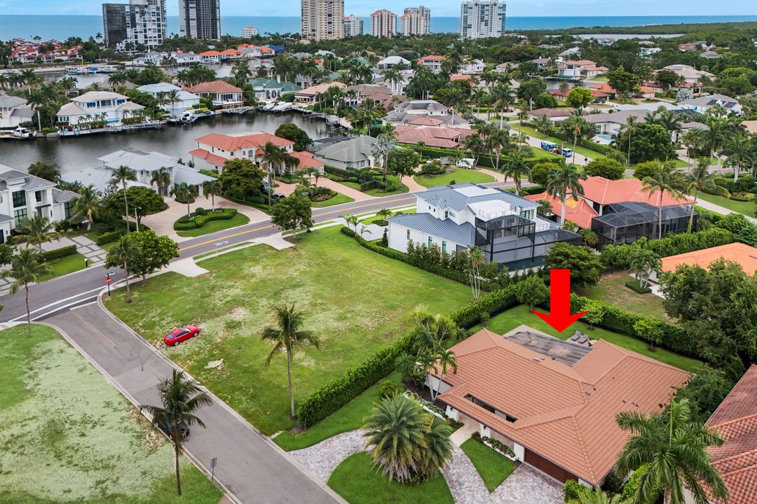 517 Parkwood Ln, Naples, FL 34103