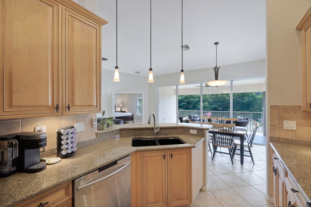 6320 Lexington Ct #202, Naples, FL 34110