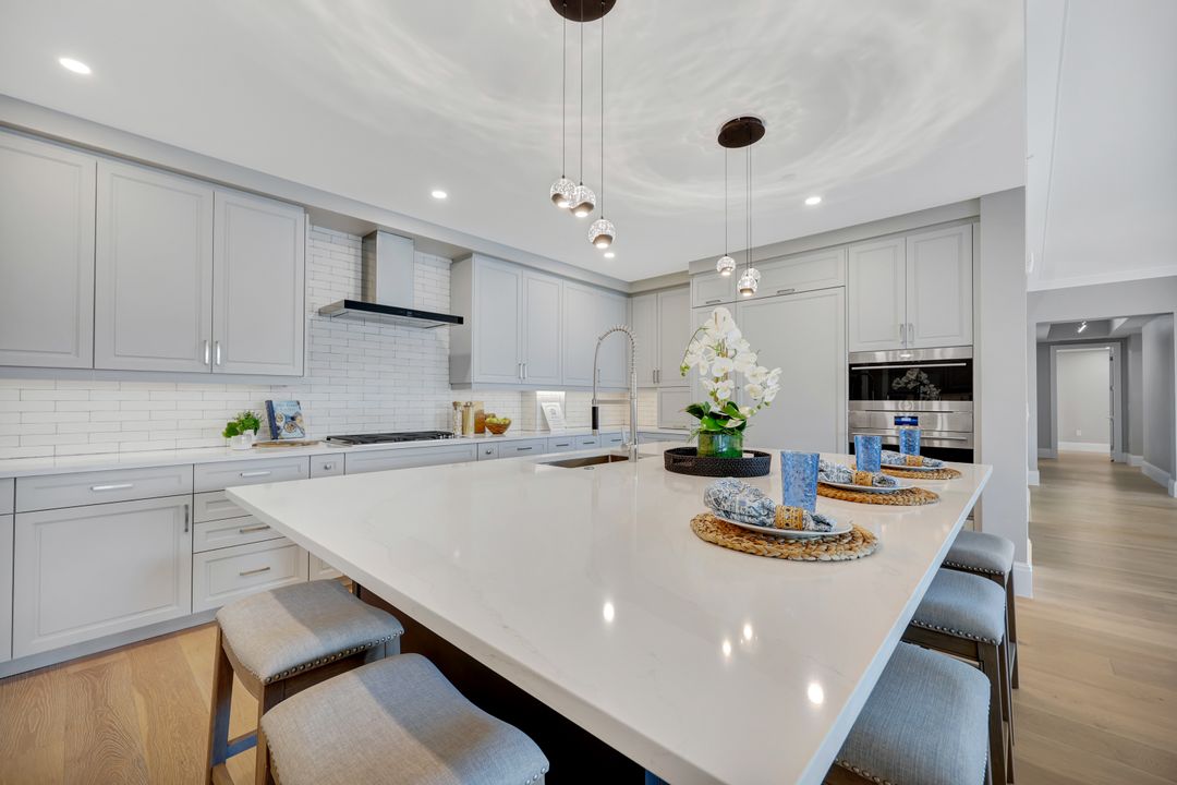 1130 3rd Ave S #512, Naples, FL 34102