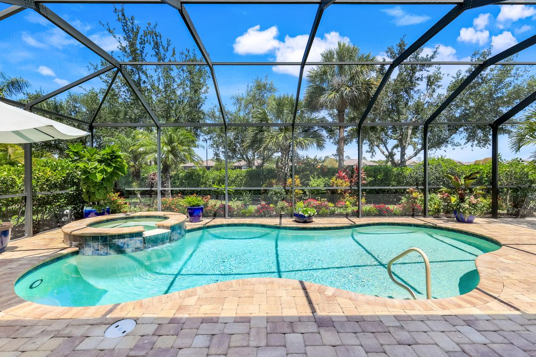 9578 Coquina Cir, Naples, FL 34120