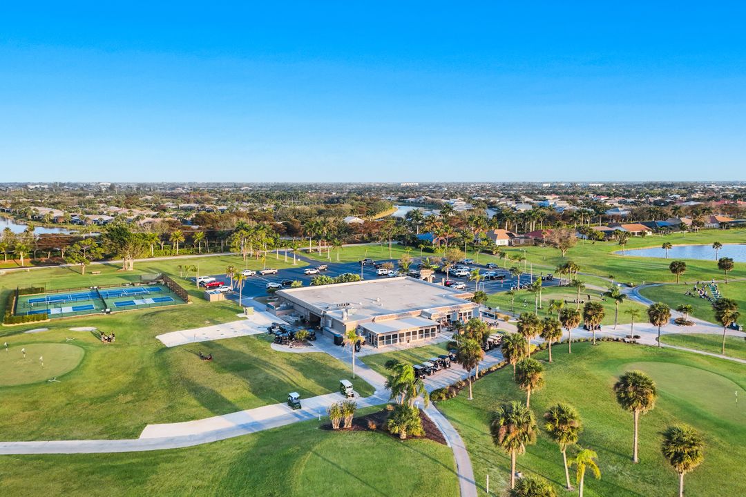 11841 Princess Grace Ct, Cape Coral, FL 33991