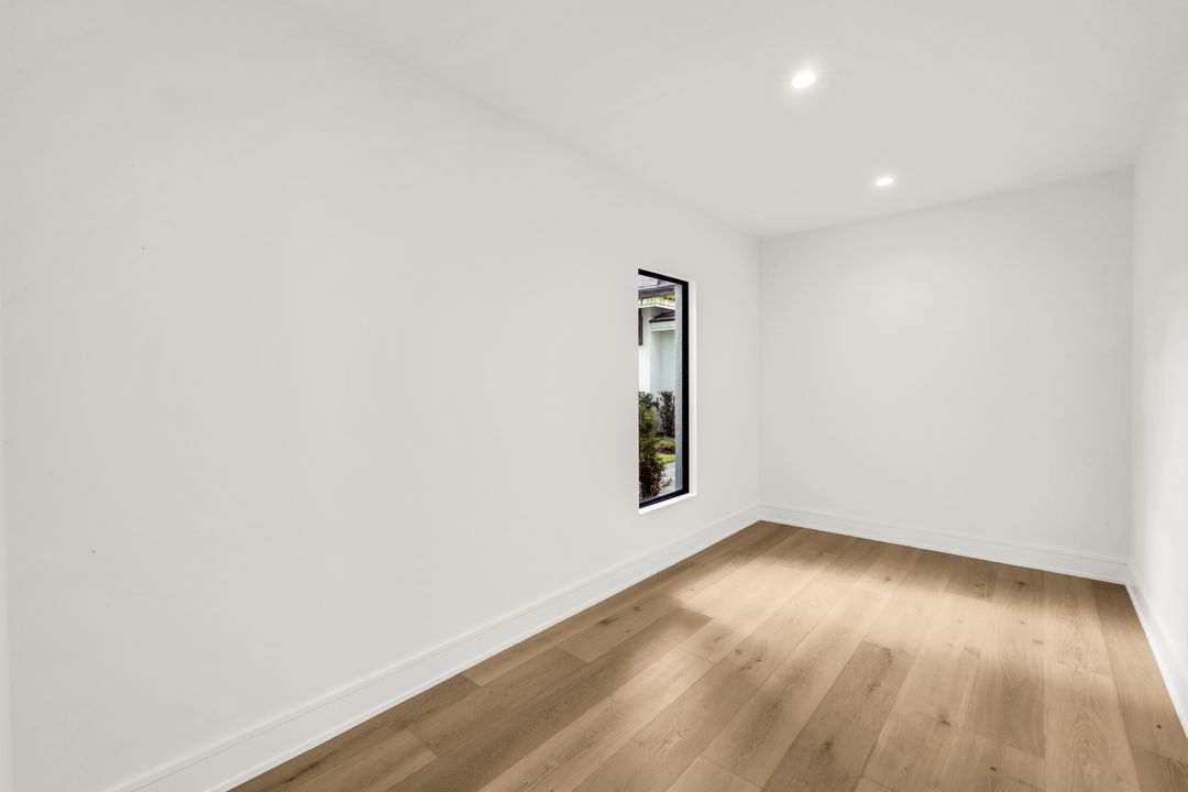 3891 Brynwood Dr, Naples, FL 34119