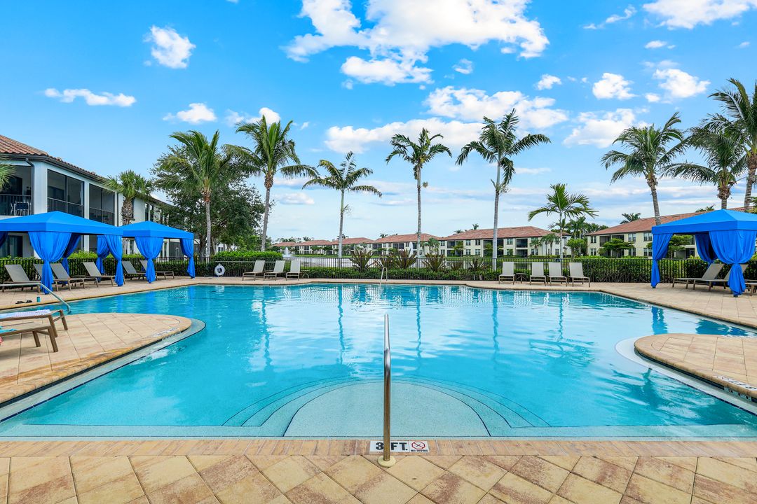 15114 Palmer Lake Cir #203, Naples, FL 34109