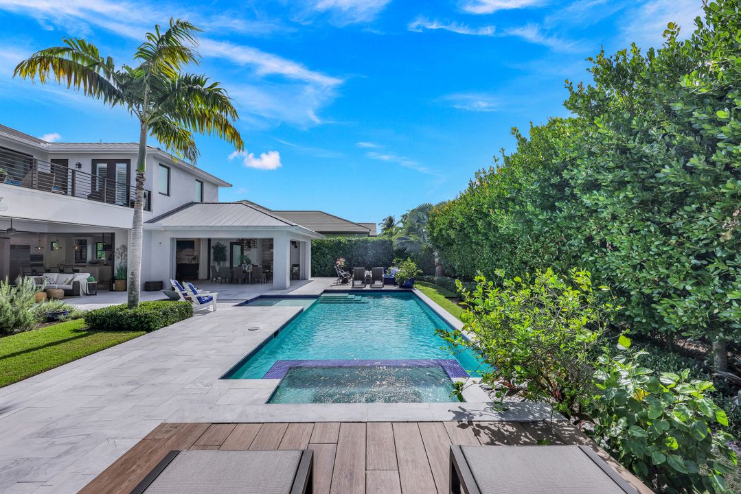 679 Rudder Rd, Naples, FL 34102