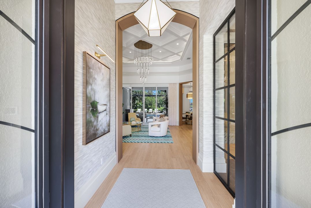 8871 Shenendoah Cir, Naples, FL 34113