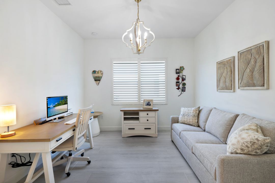 11555 Jacaranda Dr, Naples, FL 34120