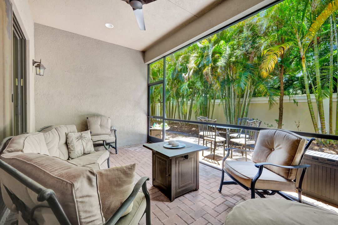 13423 Silktail Dr, Naples, FL 34109