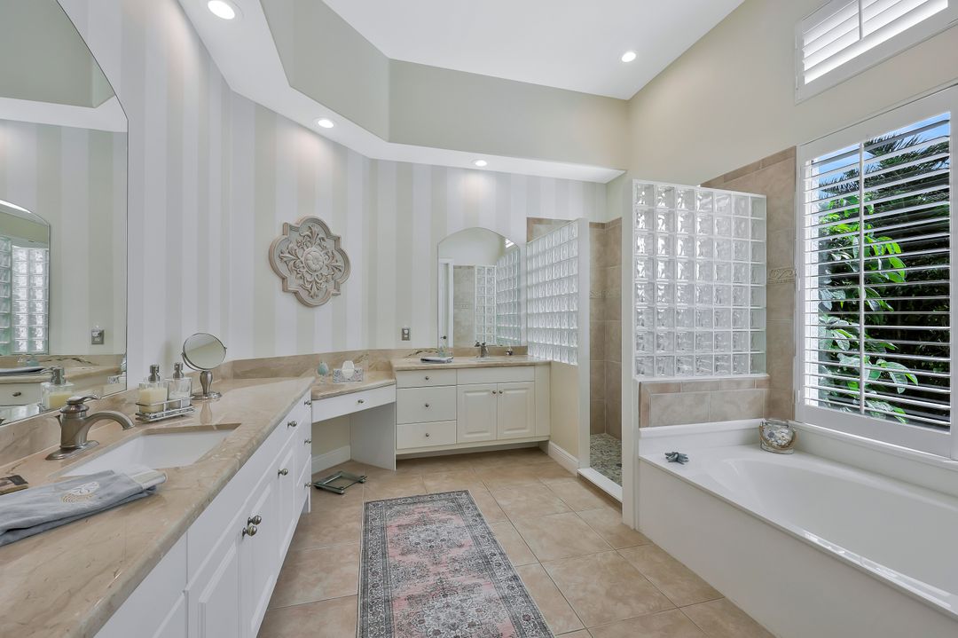 5058 Kensington High St, Naples, FL 34105