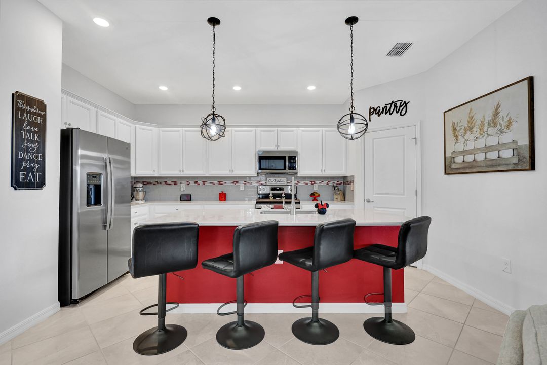 2622 Scarlet Wy, Naples, FL 34120