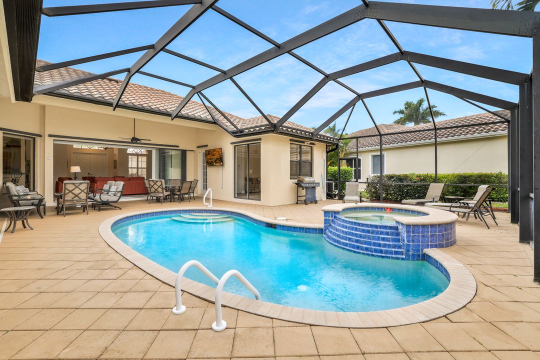 981 Tivoli Ct, Naples, FL 34104