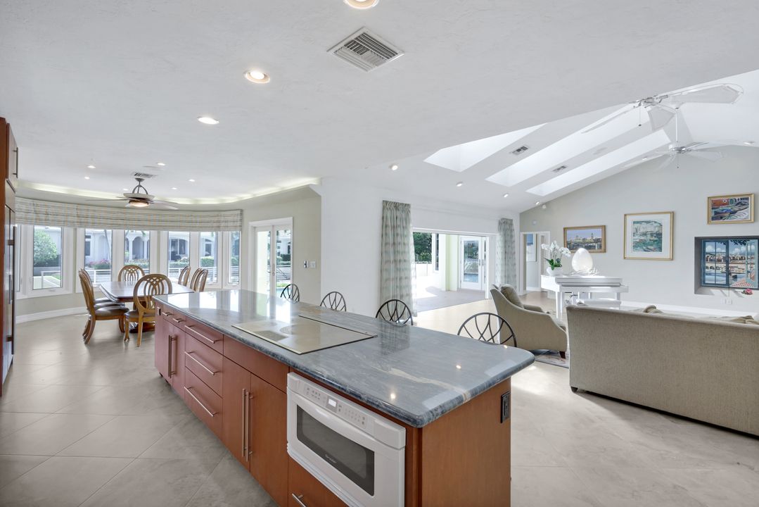 2147 Snook Dr, Naples, FL 34102