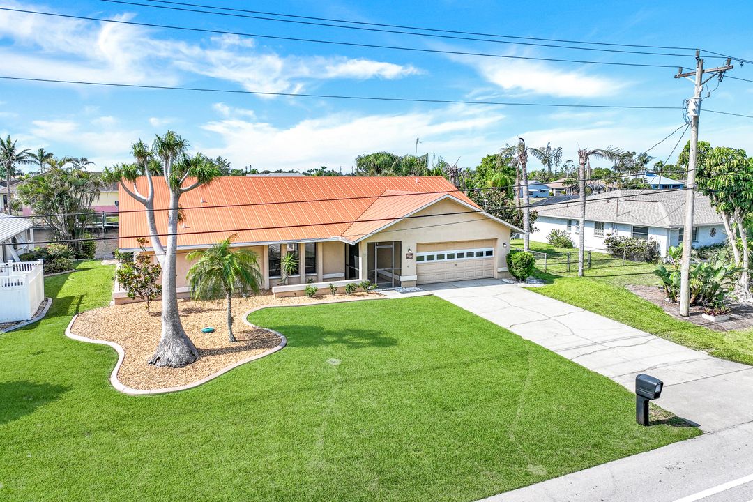 1004 Archer Pkwy E, Cape Coral, FL 33904