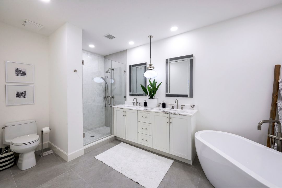 8637 Champions Point #901, Naples, FL 34113