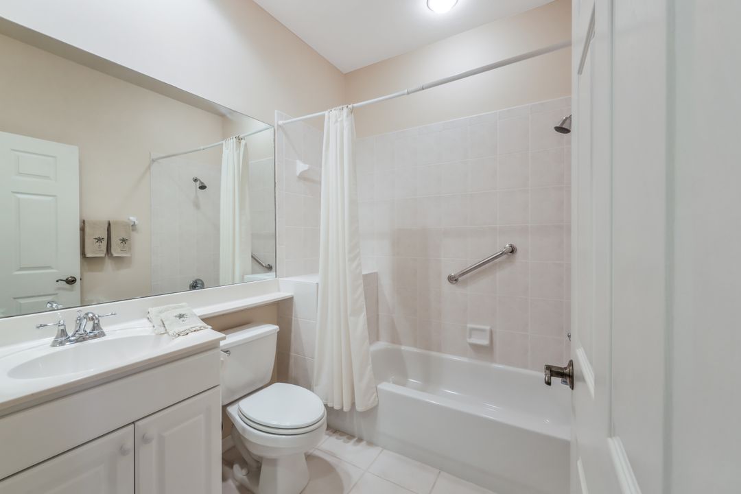 8545 Danbury Blvd #204, Naples, FL 34120