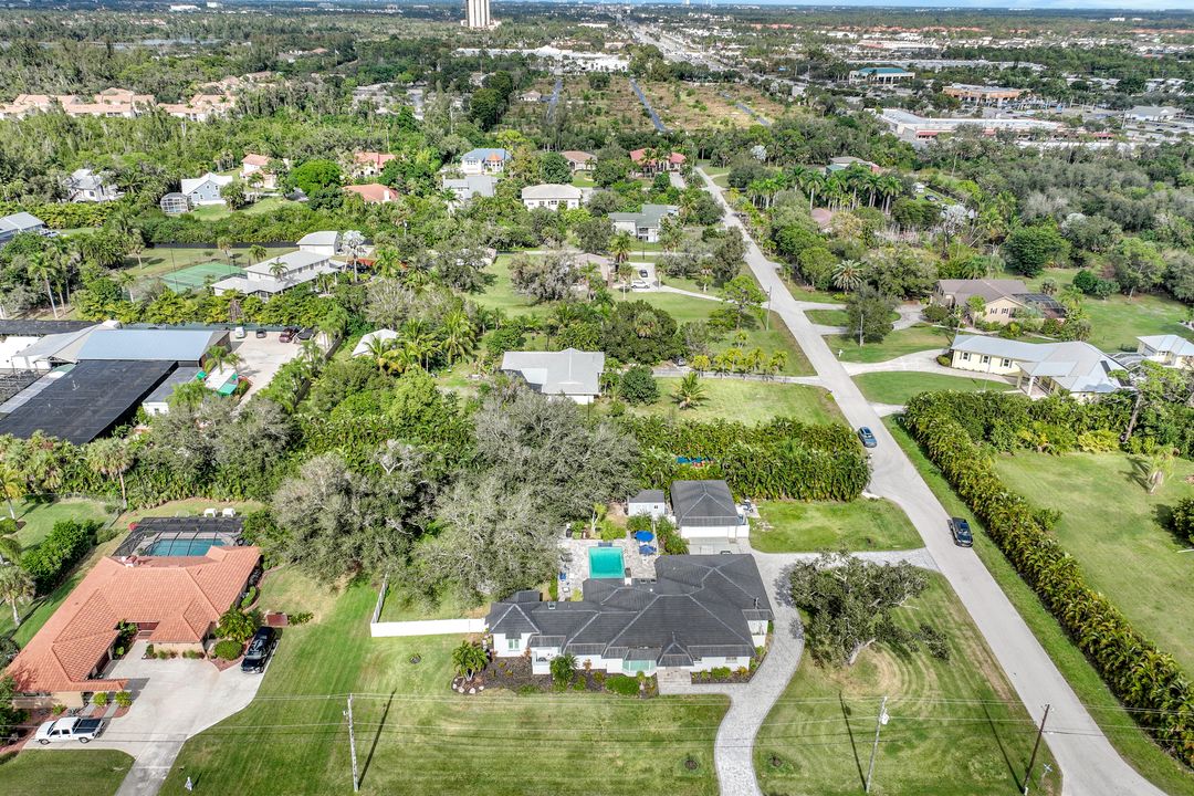 7060 Hendry Creek Dr, Fort Myers, FL 33908